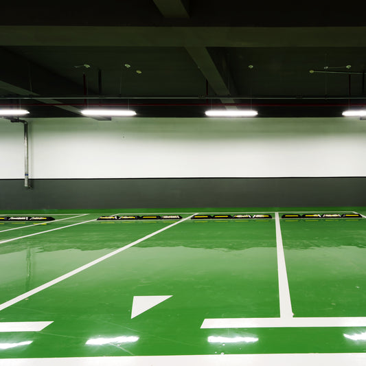 Современный линейный светодиодный светильник с четырьмя LED-модулями по 9 Вт каждый.