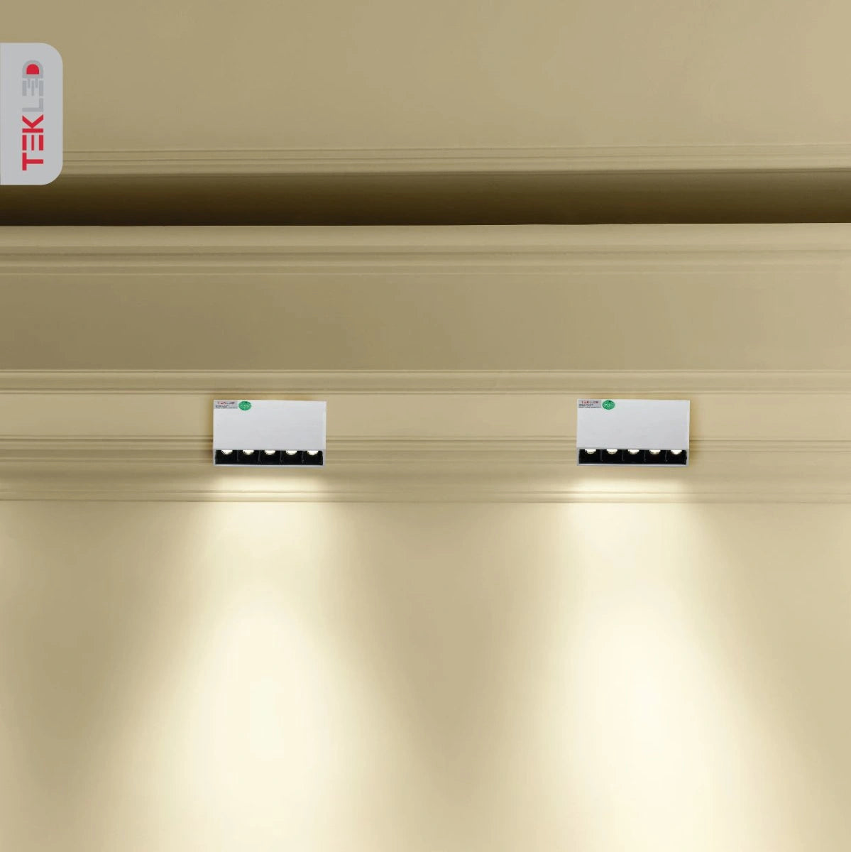 Современный LED светильник Mirage Blade, установленный в офисе, идеально дополняет минималистичный интерьер.