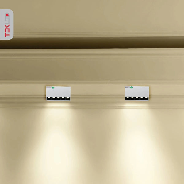 Современный LED светильник Mirage Blade, установленный в офисе, идеально дополняет минималистичный интерьер.