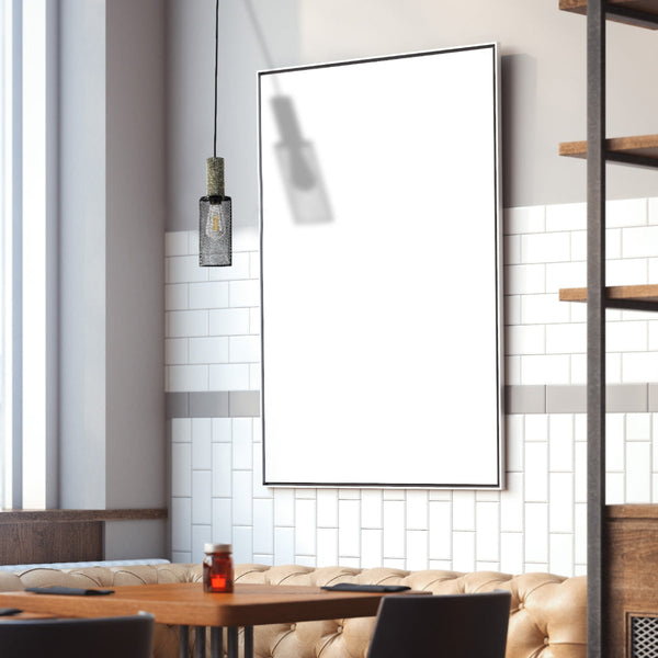 Четыре подвесных светильника из текстурированного бетона с металлическими абажурами, идеальны для современных интерьеров.