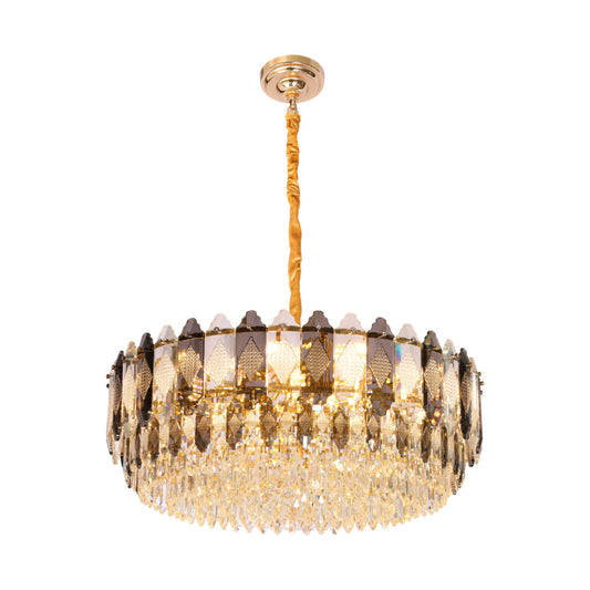 Основное изображение современного хрустального светильника с золотыми деталями, идеального для гостиных и столовых с роскошным декором.