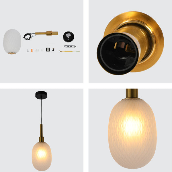 Крупный план овального подвесного светильника с золотыми деталями, идеально подходит для современных интерьеров.