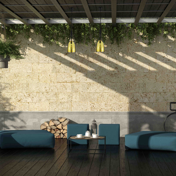 Главное изображение висячего светильника с колокольчатым стеклом, идеально подходящего для современных интерьеров столовых.