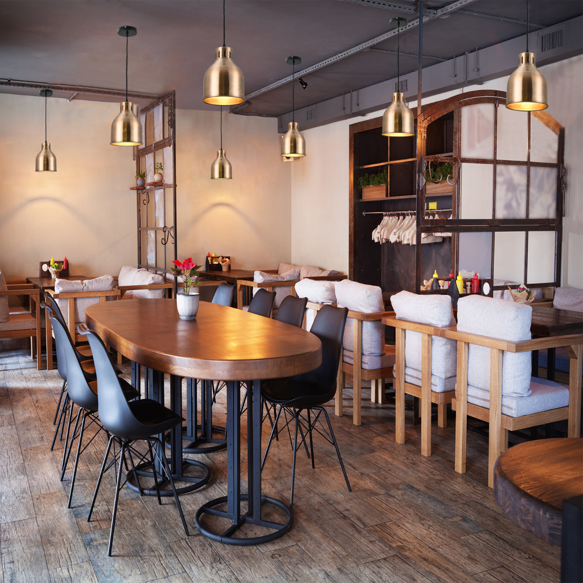 Современный цилиндрический подвесной светильник с куполообразным верхом, идеально подходящий для кухни в стильном интерьере.