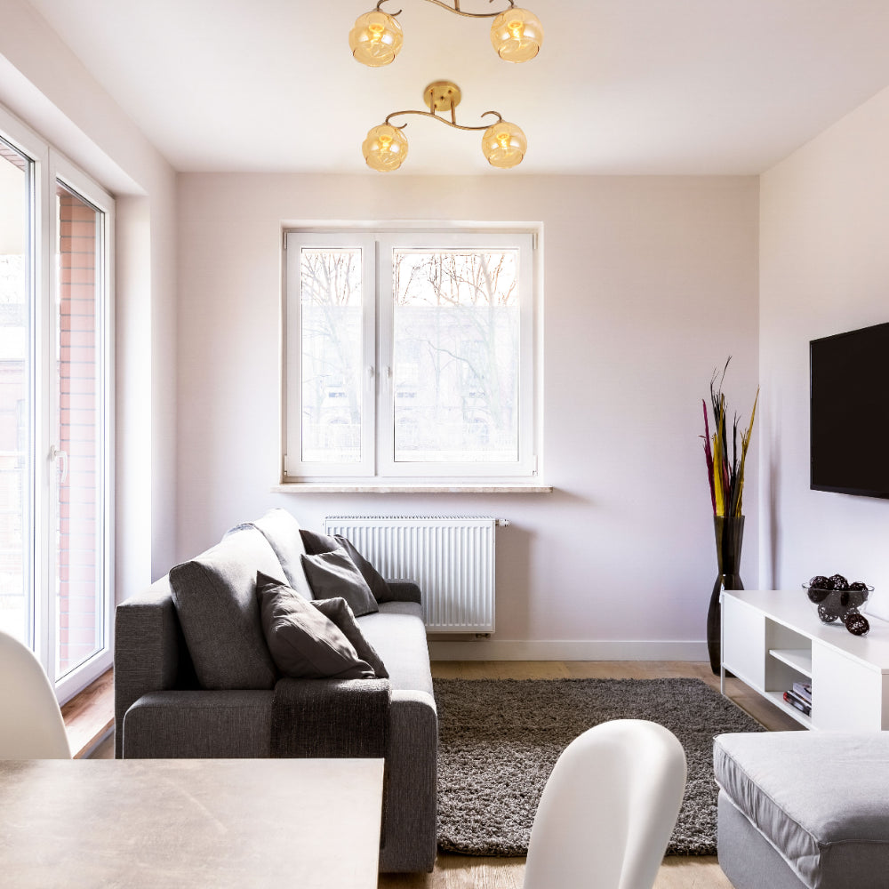 Основное изображение светильника в винтажном стиле с димплированным янтарным глобусом, идеально подходящего для современных интерьеров.