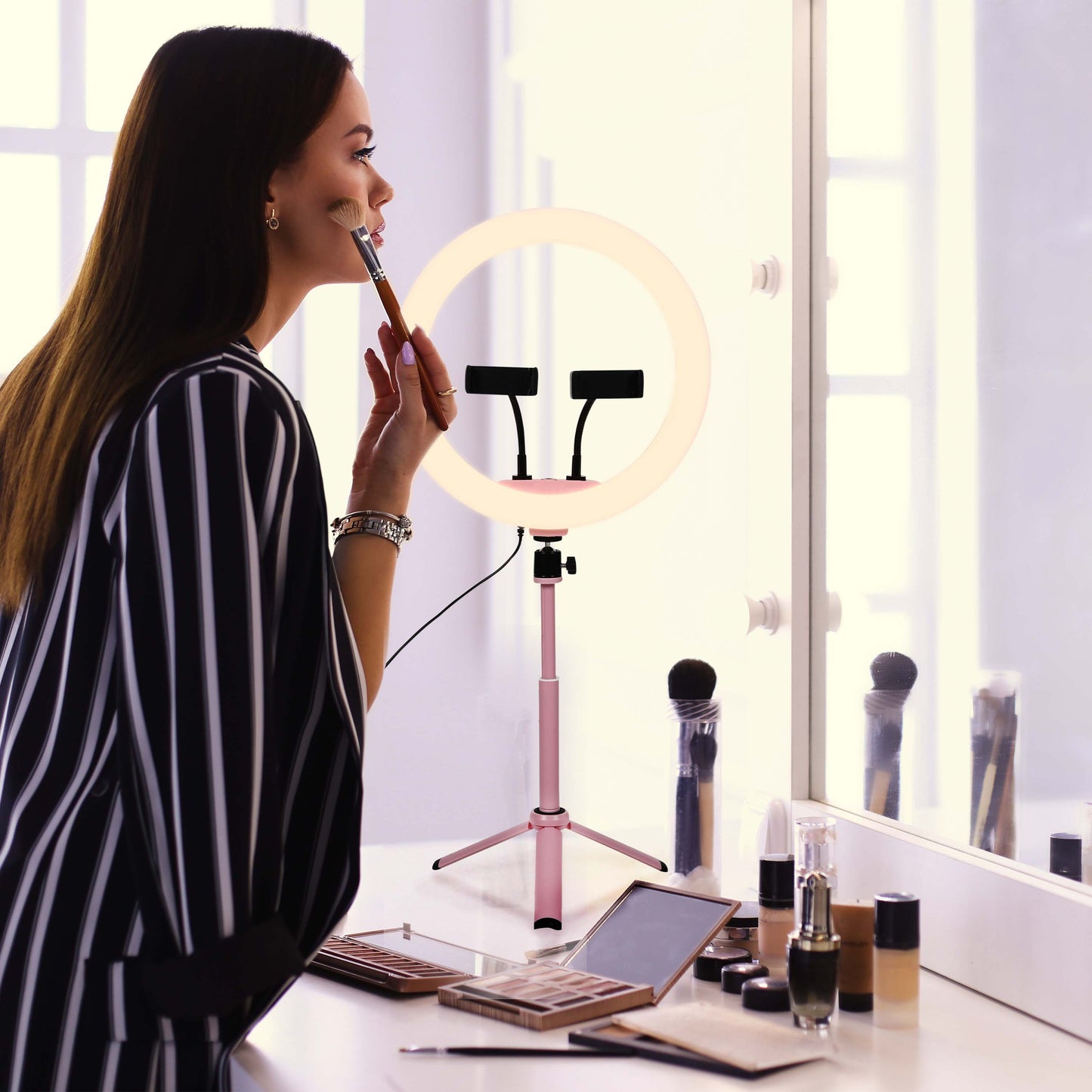 CCT басқаруымен талғампаз портативті жарықдиодты баған