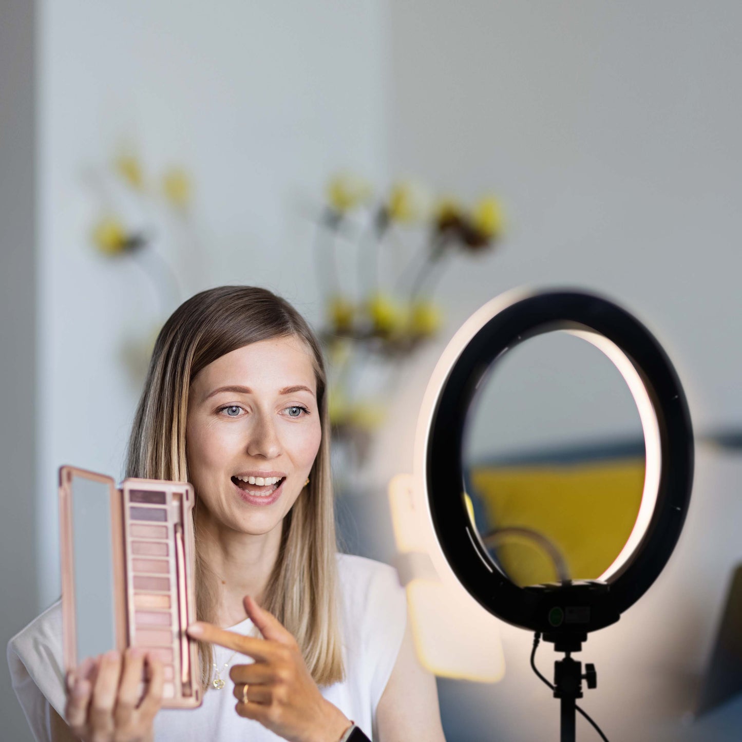 CCT басқаруымен талғампаз портативті жарықдиодты баған