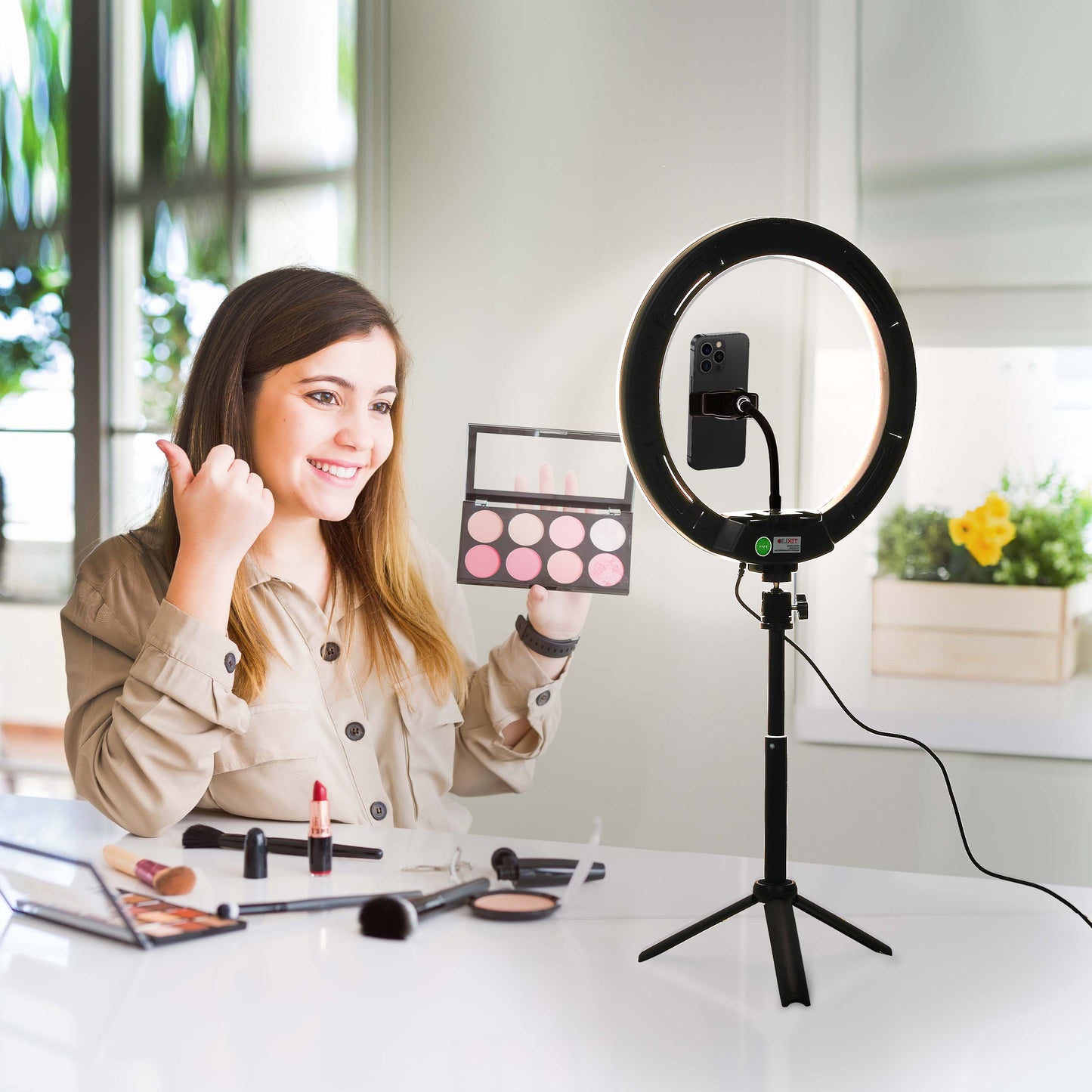 CCT басқаруымен талғампаз портативті жарықдиодты баған