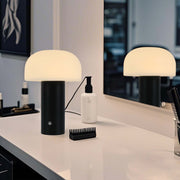 Современная LED-лампа в минималистичном дизайне в форме гриба