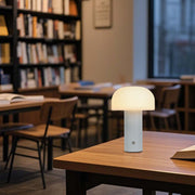Современная LED-лампа в минималистичном дизайне в форме гриба