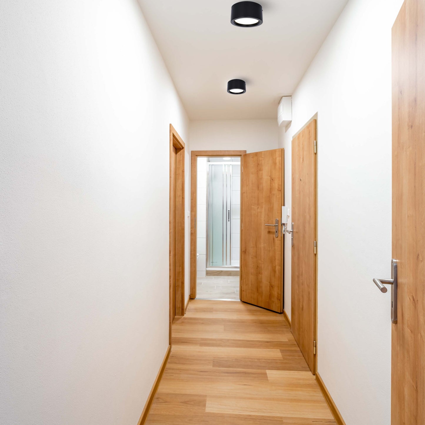 Современный светильник&nbsp; MIRA, накладной LED Downlight, 10W / 20W / 30W, 3CCT (4000K / 6000K), белый / чёрный, металлический корпус