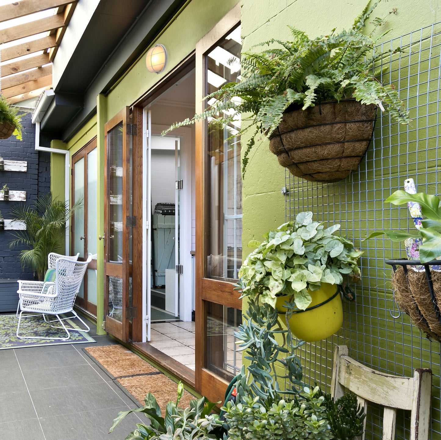 Уличный светильник LED X-1130 (100W, белый, с решёткой)