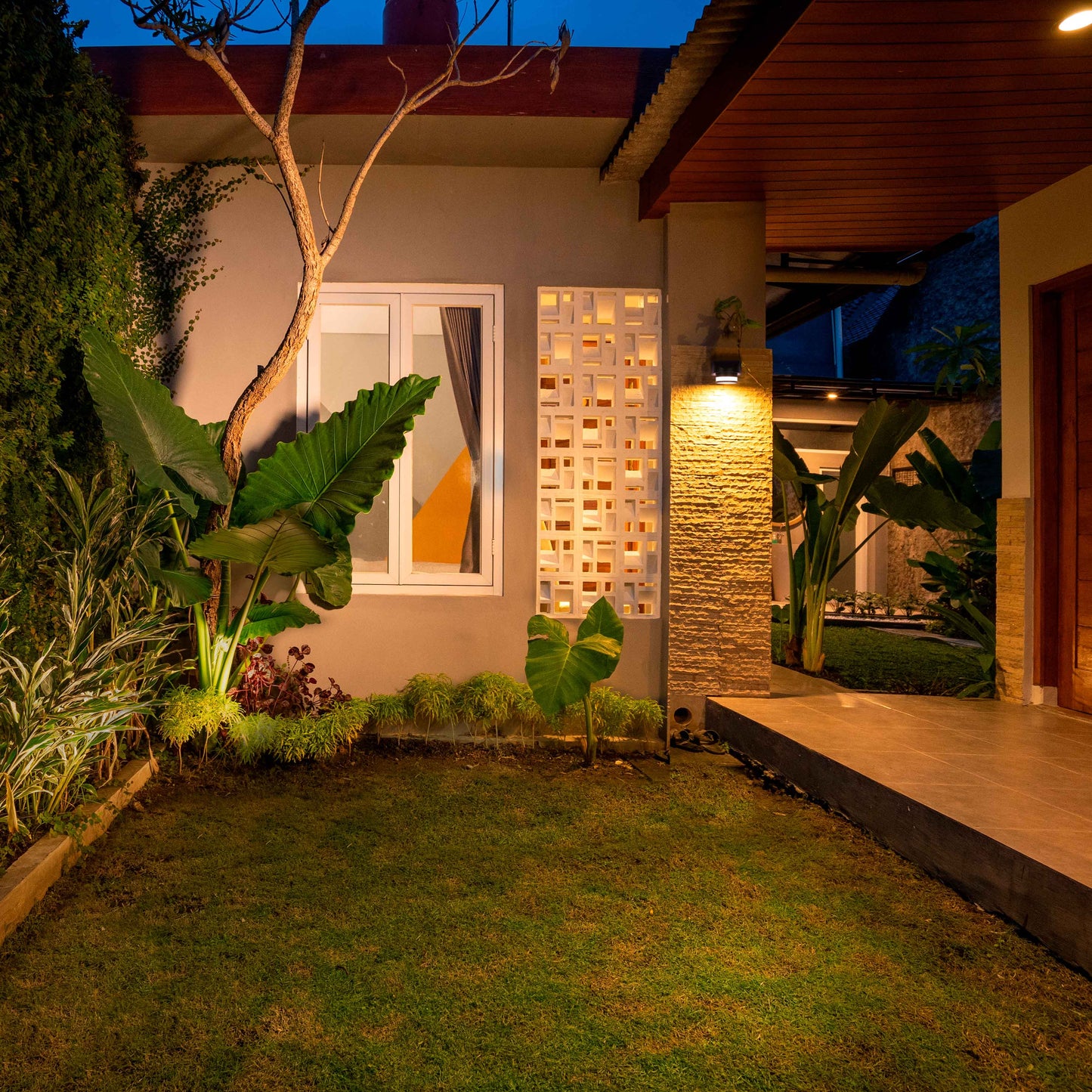 Настенный светильник LED B2285 (7W / 7W×2, чёрный, 4000K)