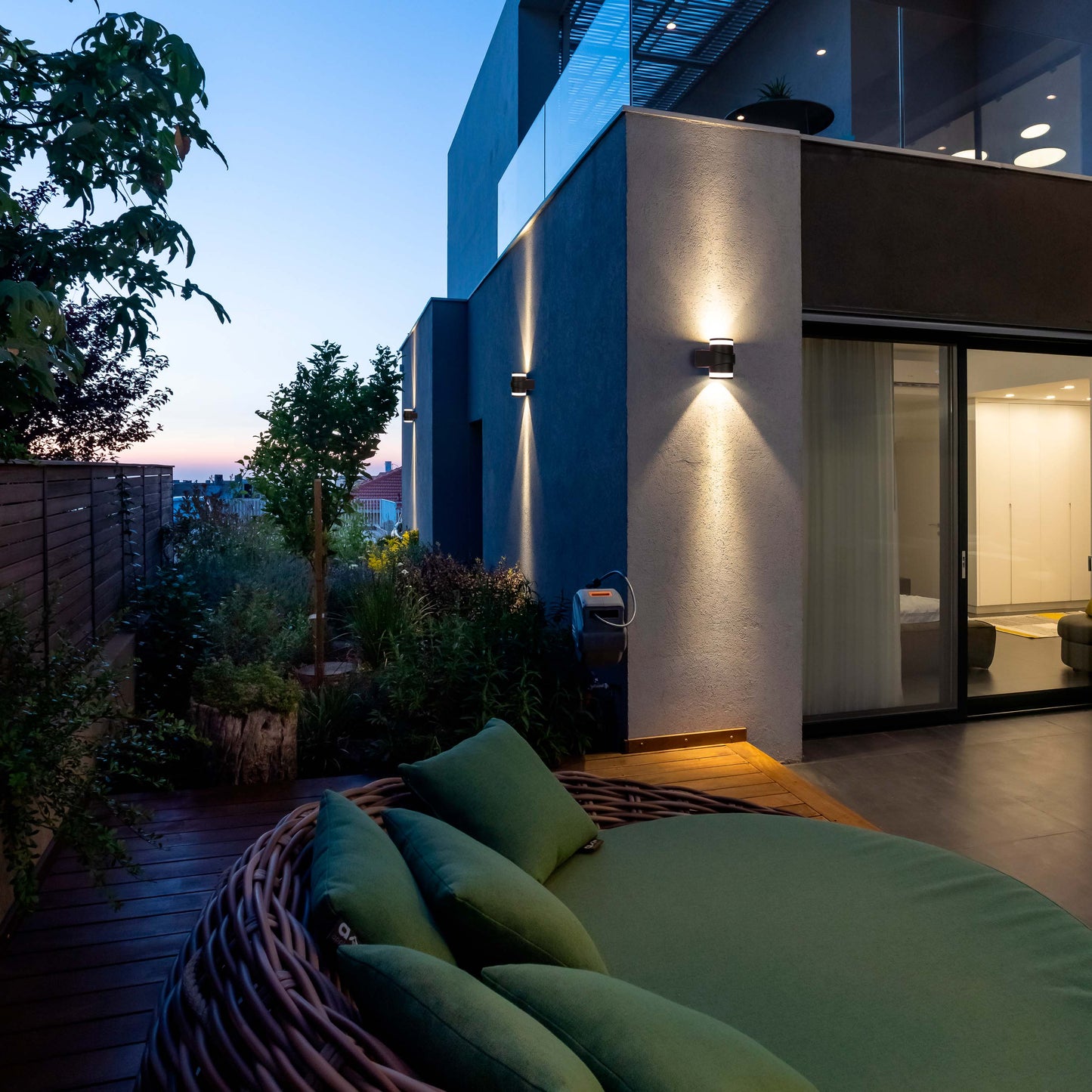 Настенный светильник LED B2285 (7W / 7W×2, чёрный, 4000K)