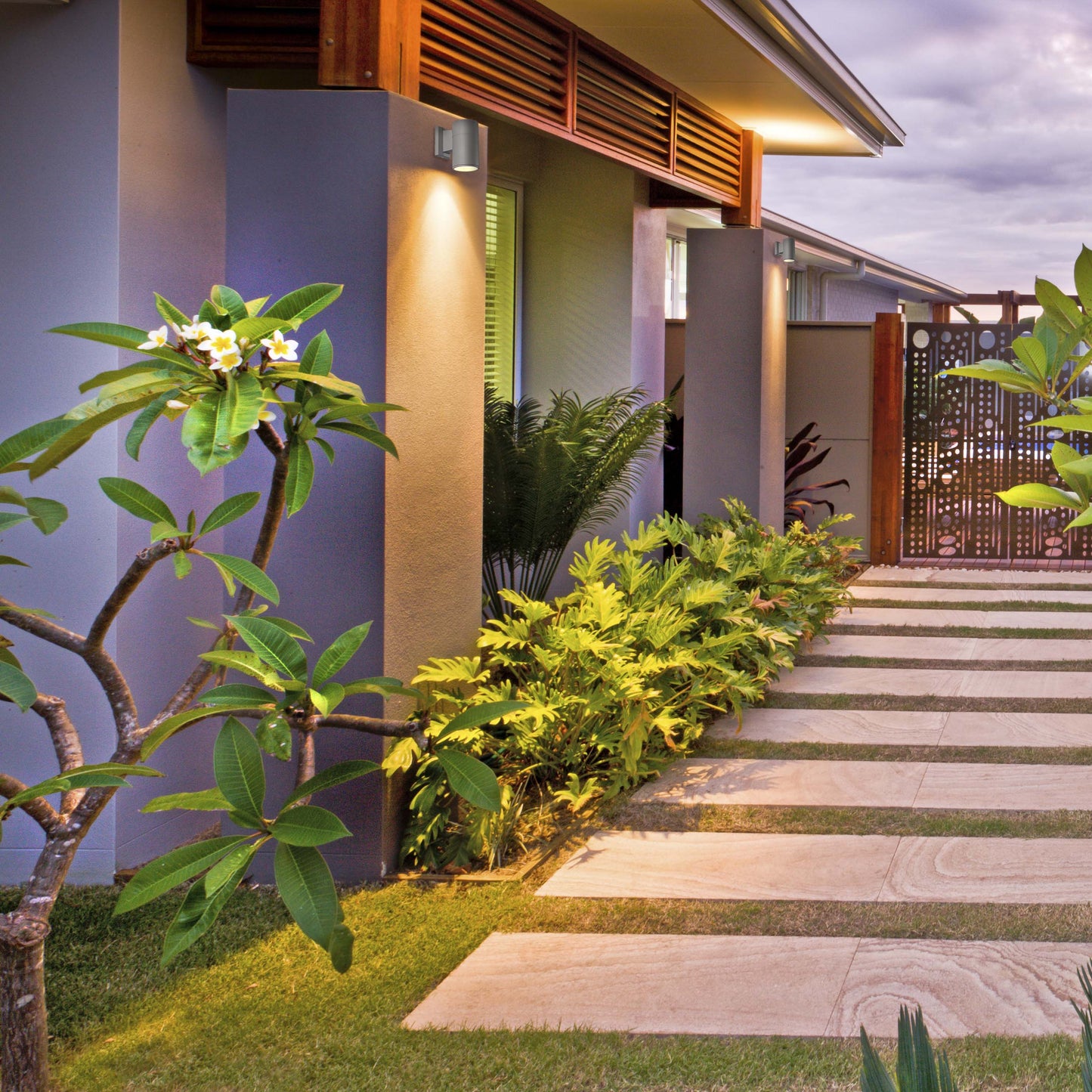 Настенный светильник LED 311S ECO (1×E27 / 2×E27, серебристо-серый, IP54)