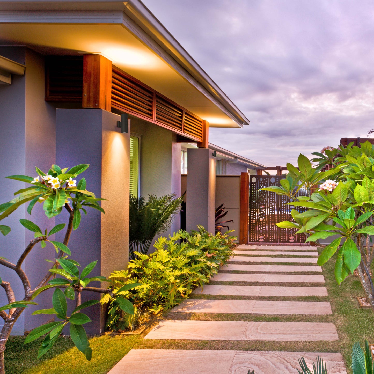 Настенный светильник LED 311S ECO (1×E27 / 2×E27, серебристо-серый, IP54)