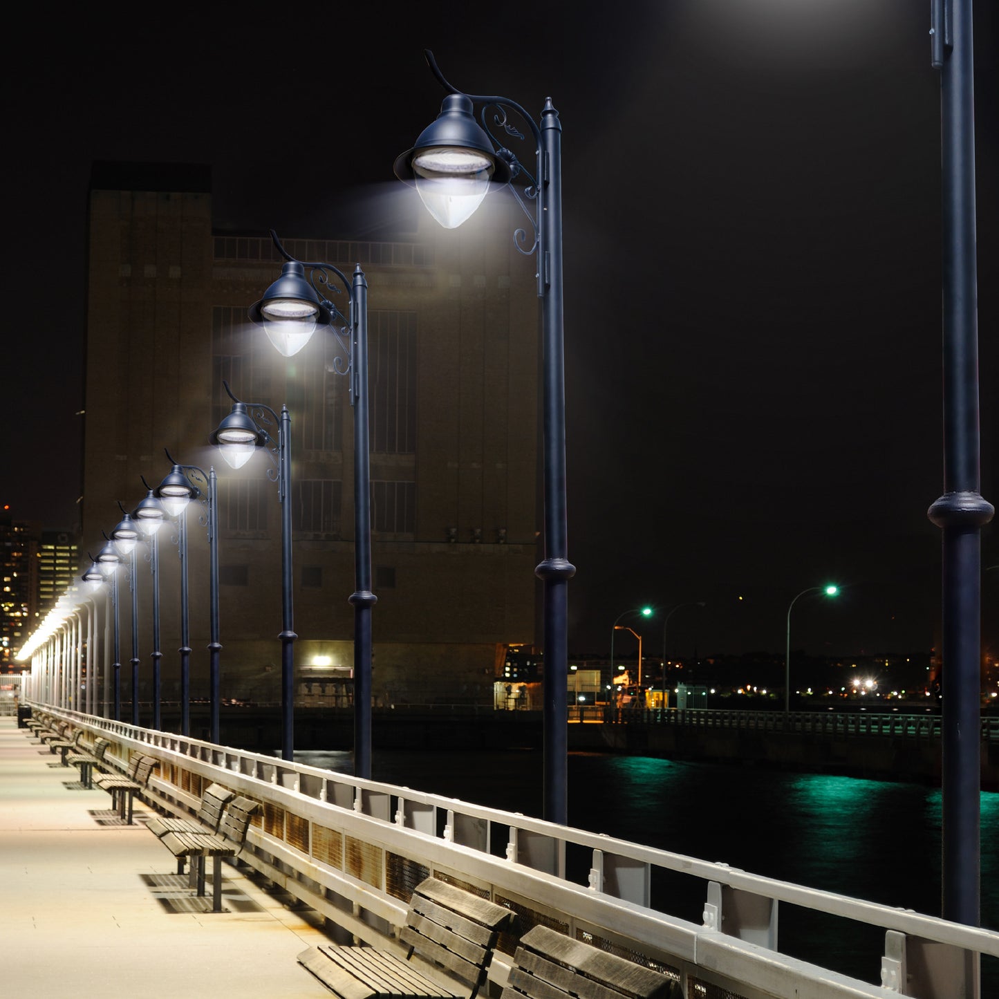 HJ01 - екпін жолағы және GU5.3 негізі бар заманауи трек шамы.