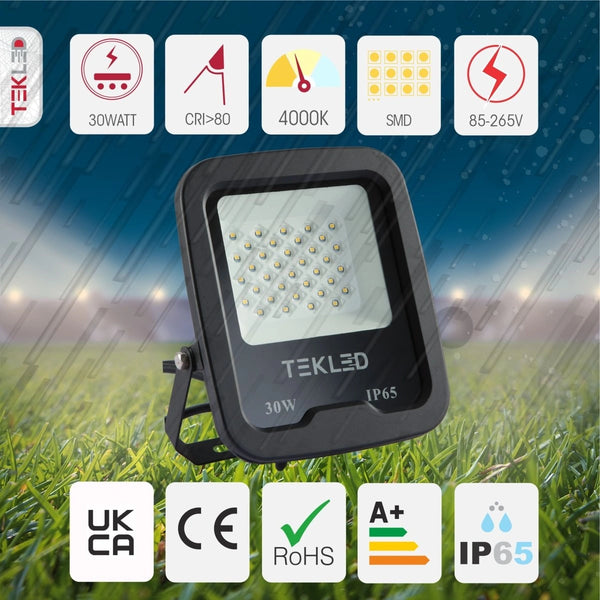 Уличный светодиодный floodlight 30W, идеально подходит для освещения двора в современном стиле. Устойчив к влаге (IP65).