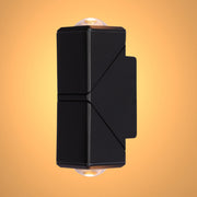 Наружный LED-стенный светильник в форме вращающихся кубов, идеально подходит для современных фасадов и садов.