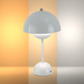 Сферическая LED настольная лампа с двойным цветом, идеально подходит для современного интерьера ванных комнат или кабинетов.