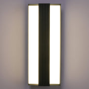 Основное изображение стильного уличного LED-светильника, идеально подходящего для современных фасадов и садов.