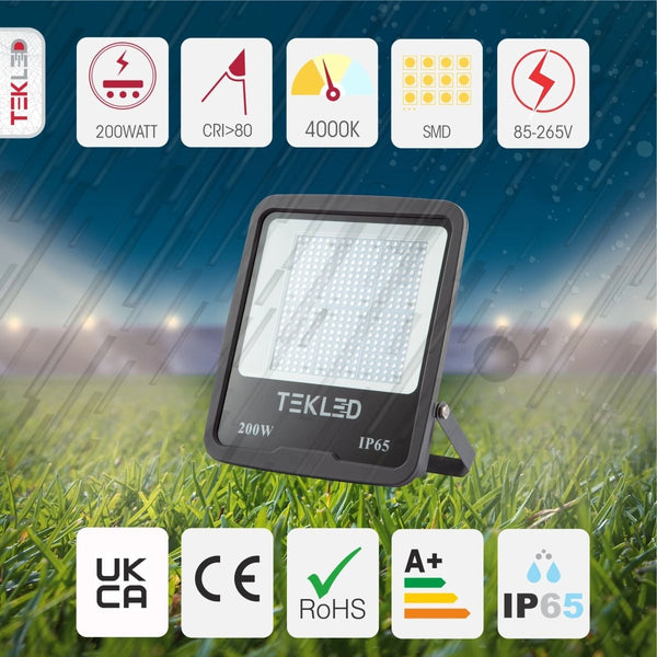 Технические характеристики LED-прожектора SMD 3030, 200 Вт, IP65, идеального для наружного освещения в различных декорах.